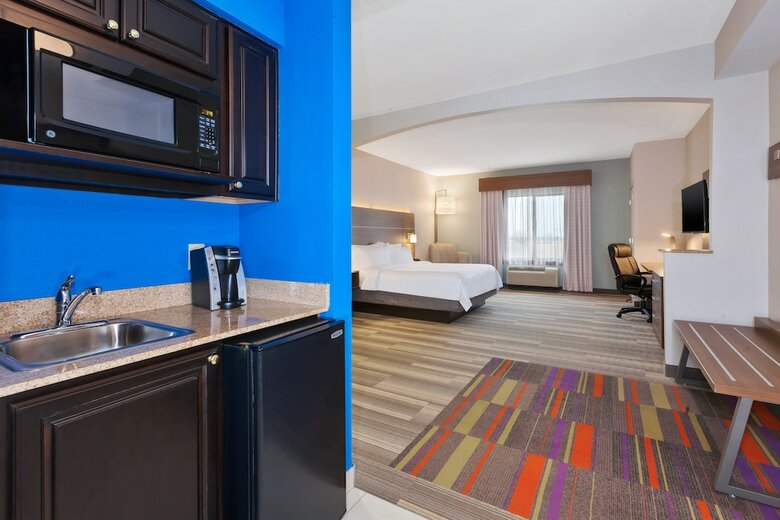 Holiday Inn Express Hotel & Suites Warminster-doylestown
