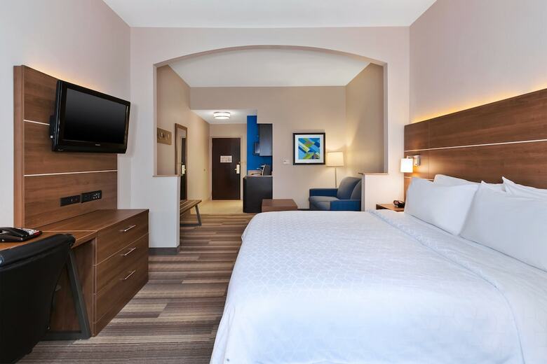 Holiday Inn Express Hotel & Suites Warminster-doylestown