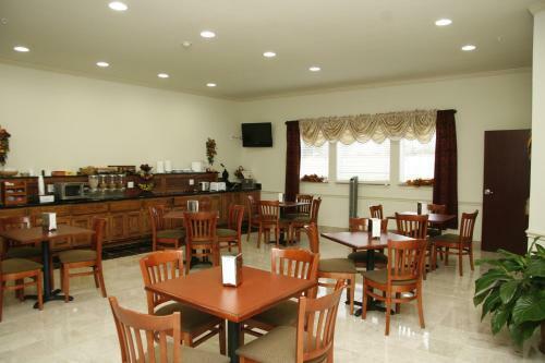 Hotel Budget Host Inn And Suites Cameron
