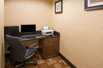 Holiday Inn Express Hotel & Suites Wauseon
