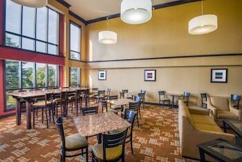 Holiday Inn Express Hotel & Suites Wauseon
