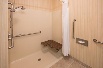 Holiday Inn Express Hotel & Suites Wauseon