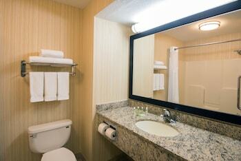 Holiday Inn Express Hotel & Suites Wauseon