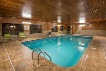 Holiday Inn Express Hotel & Suites Wauseon