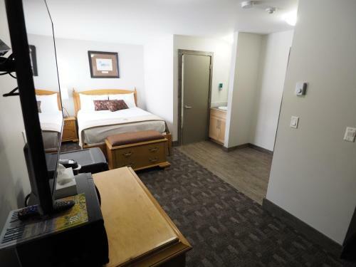 Apex Lodge - 6 Hotel Room