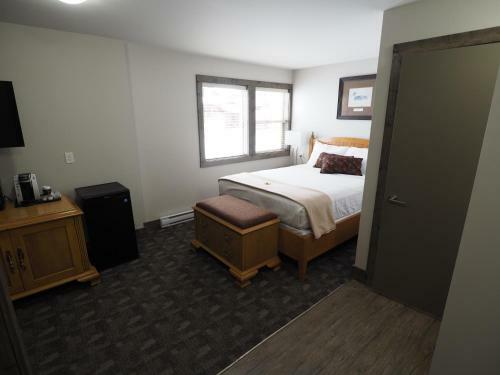 Apex Lodge - 6 Hotel Room