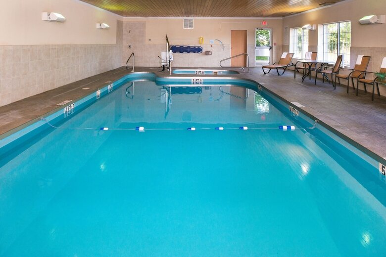 Holiday Inn Express Hotel & Suites Bucyrus