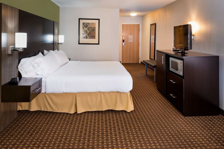 Holiday Inn Express Hotel & Suites Bucyrus