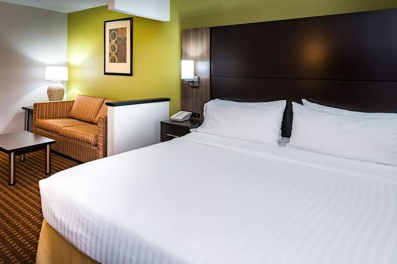 Holiday Inn Express Hotel & Suites Bucyrus