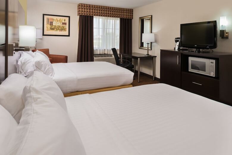Holiday Inn Express Hotel & Suites Bucyrus