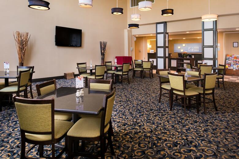 Holiday Inn Express Hotel & Suites Bucyrus