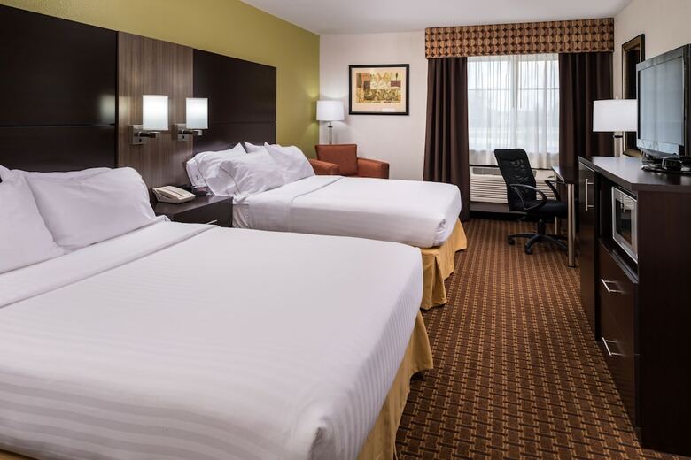 Holiday Inn Express Hotel & Suites Bucyrus