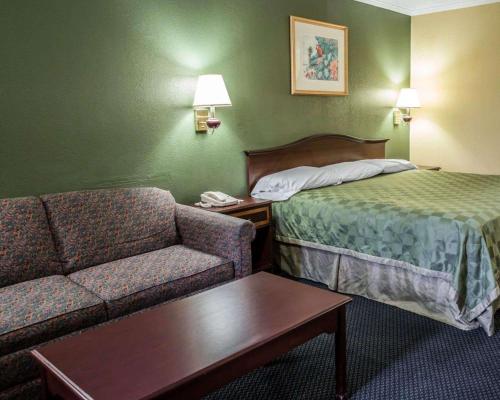 Hotel Rodeway Inn & Suites Plymouth