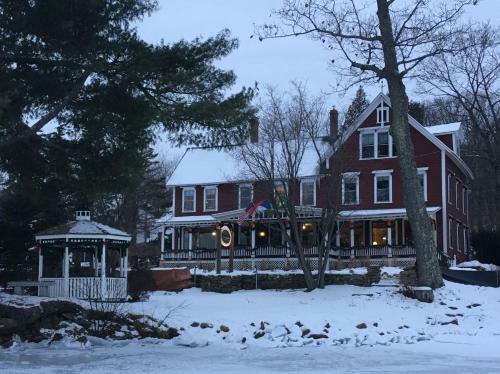 Hostal Lake House At Ferry Point