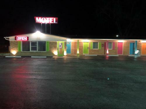 Hotel Laci's Country Inn - Knob Noster