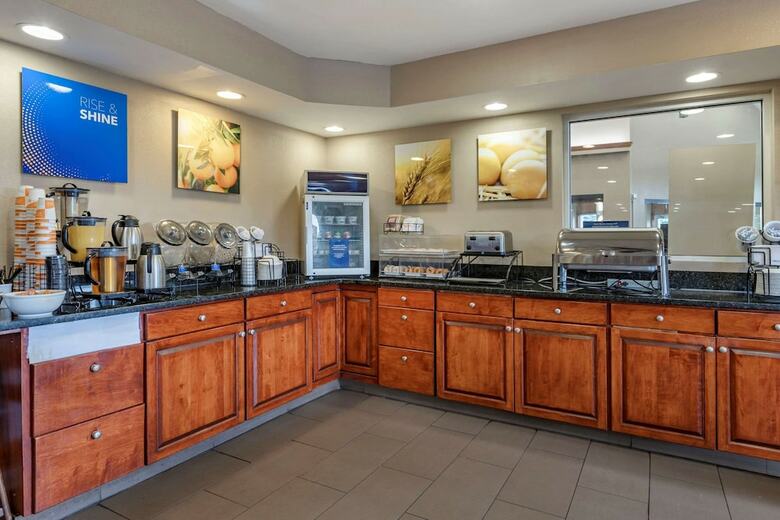 Hotel Comfort Inn & Suites Dimondale