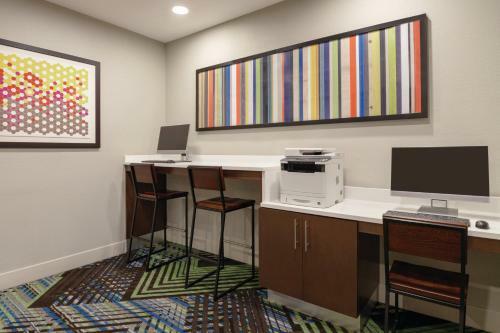 Holiday Inn Express Hotel & Suites Lavonia