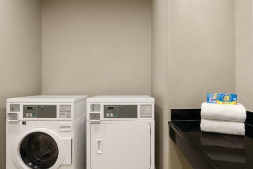 Holiday Inn Express Hotel & Suites Lavonia
