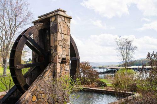 Hotel The Ridges Resort & Marina