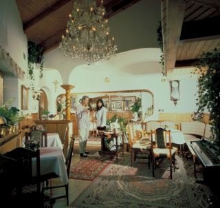 Hotel N 16(.)