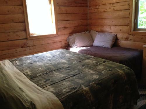 Daniels Lake Lodge Cabins