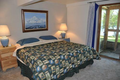 Daniels Lake Lodge Cabins