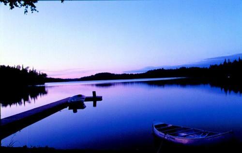 Daniels Lake Lodge Cabins