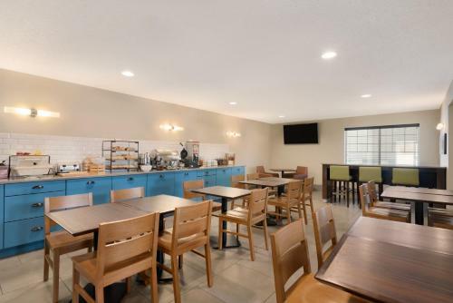 Hotel Country Inn & Suites Chippewa Falls
