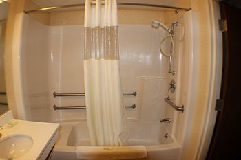 Hotel All Seasons Inn And Suites