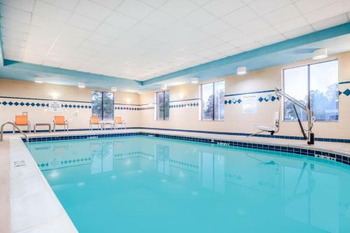 Holiday Inn Express Hotel & Suites Tappahannock