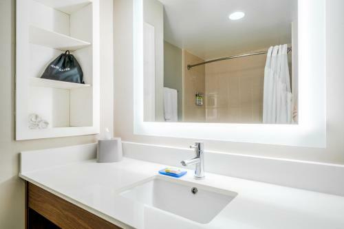 Holiday Inn Express Hotel & Suites Tappahannock