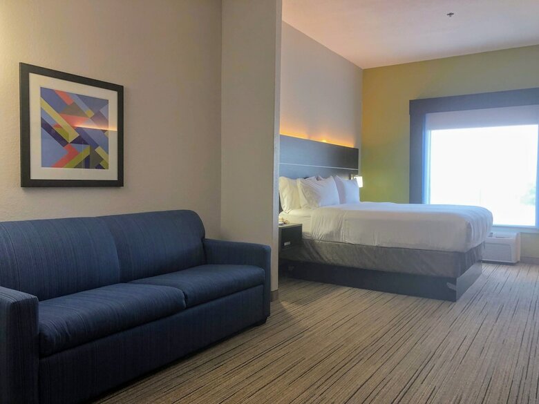 Holiday Inn Express Hotel & Suites Hearne