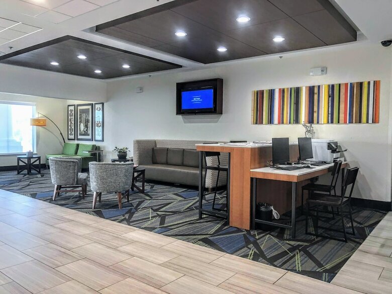 Holiday Inn Express Hotel & Suites Hearne