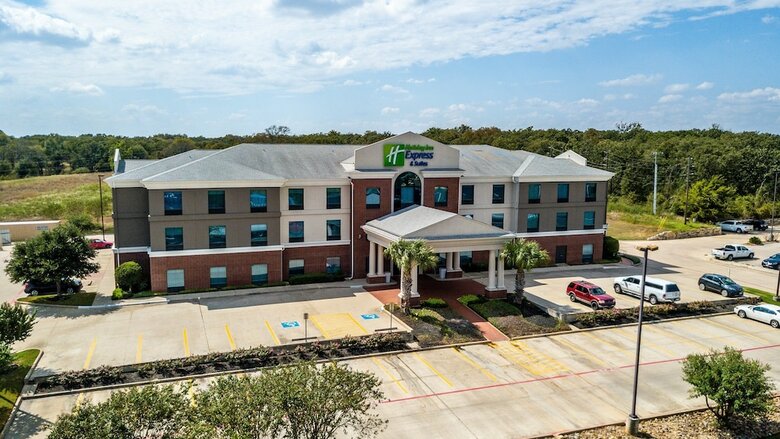Holiday Inn Express Hotel & Suites Hearne