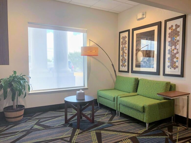 Holiday Inn Express Hotel & Suites Hearne