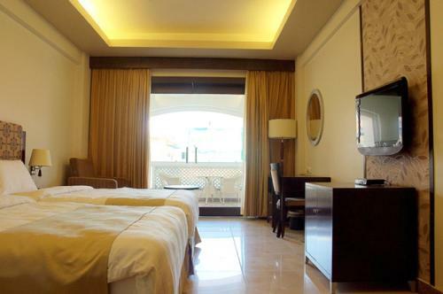 Hotel Pramod Convention & Club Resort