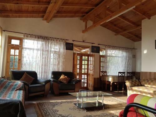 Hotel Cosmos Himalayan Villas