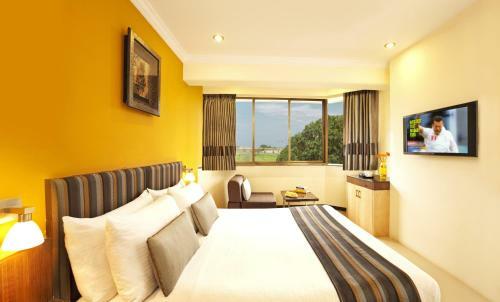 Hotel Lonavala - Under The Over - A Sterling Holiday Resort