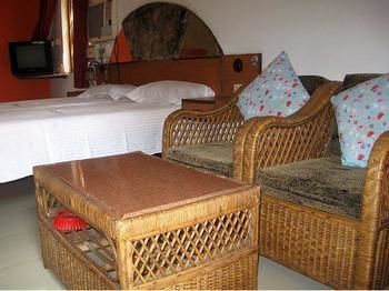 Hostal Palm Groove Guest House