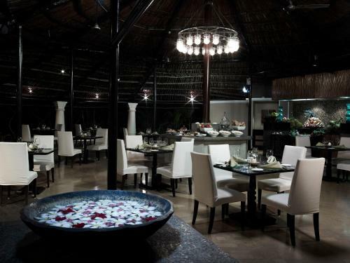 Hotel Vivanta By Taj Holiday Village