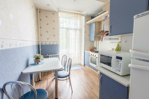 Apartment In Gorky Park, Center