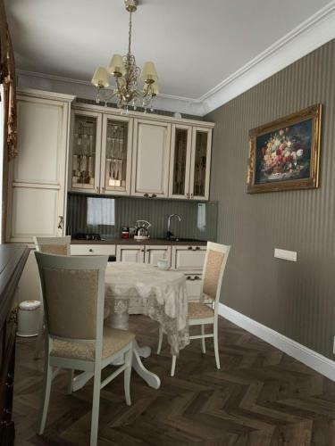 Apartamento Tikhiy Ugolok V Samom Tsentre Goroda