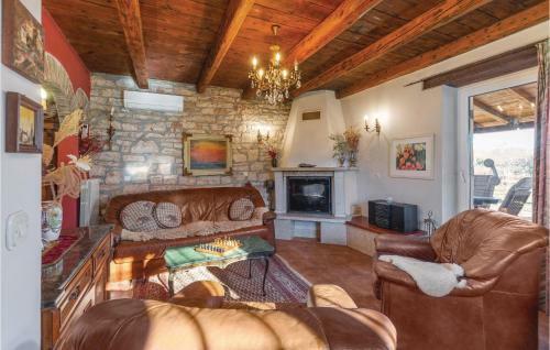 Three-bedroom Holiday Home In Medaki