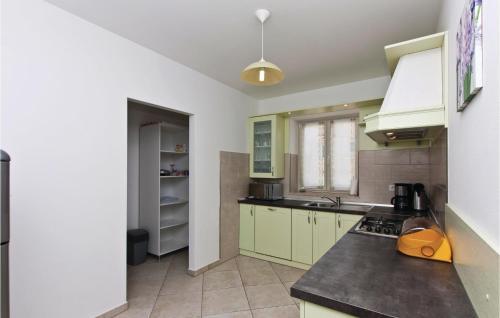 Four-bedroom Holiday Home In Golubovo