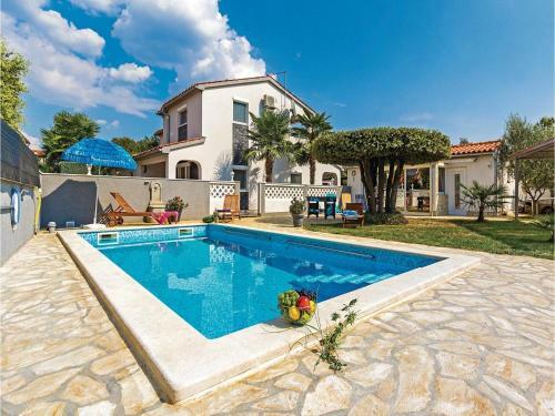Three-bedroom Holiday Home In Vodnjan