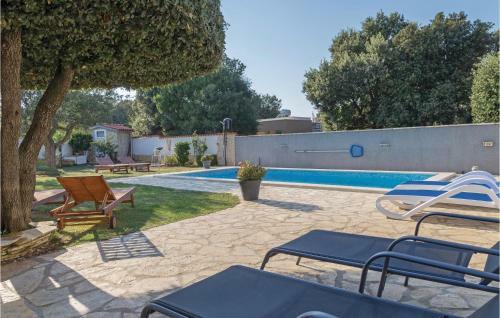 Three-bedroom Holiday Home In Vodnjan