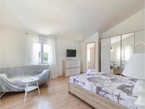 Five-bedroom Holiday Home In Medulin