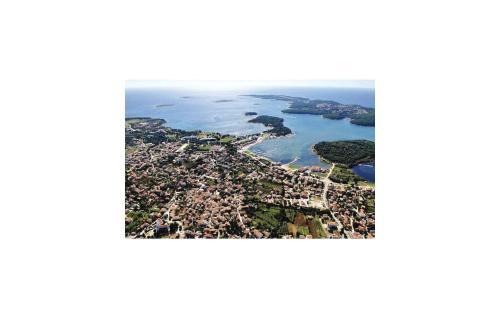 Five-bedroom Holiday Home In Medulin