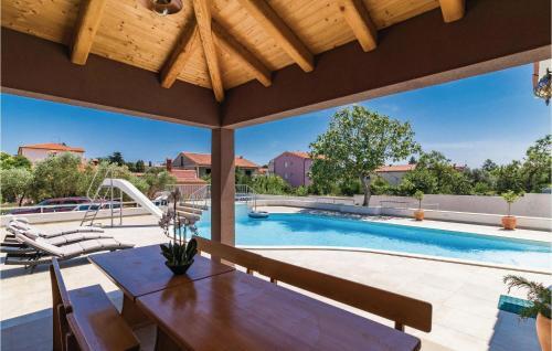 Five-bedroom Holiday Home In Medulin