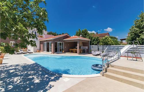 Five-bedroom Holiday Home In Medulin